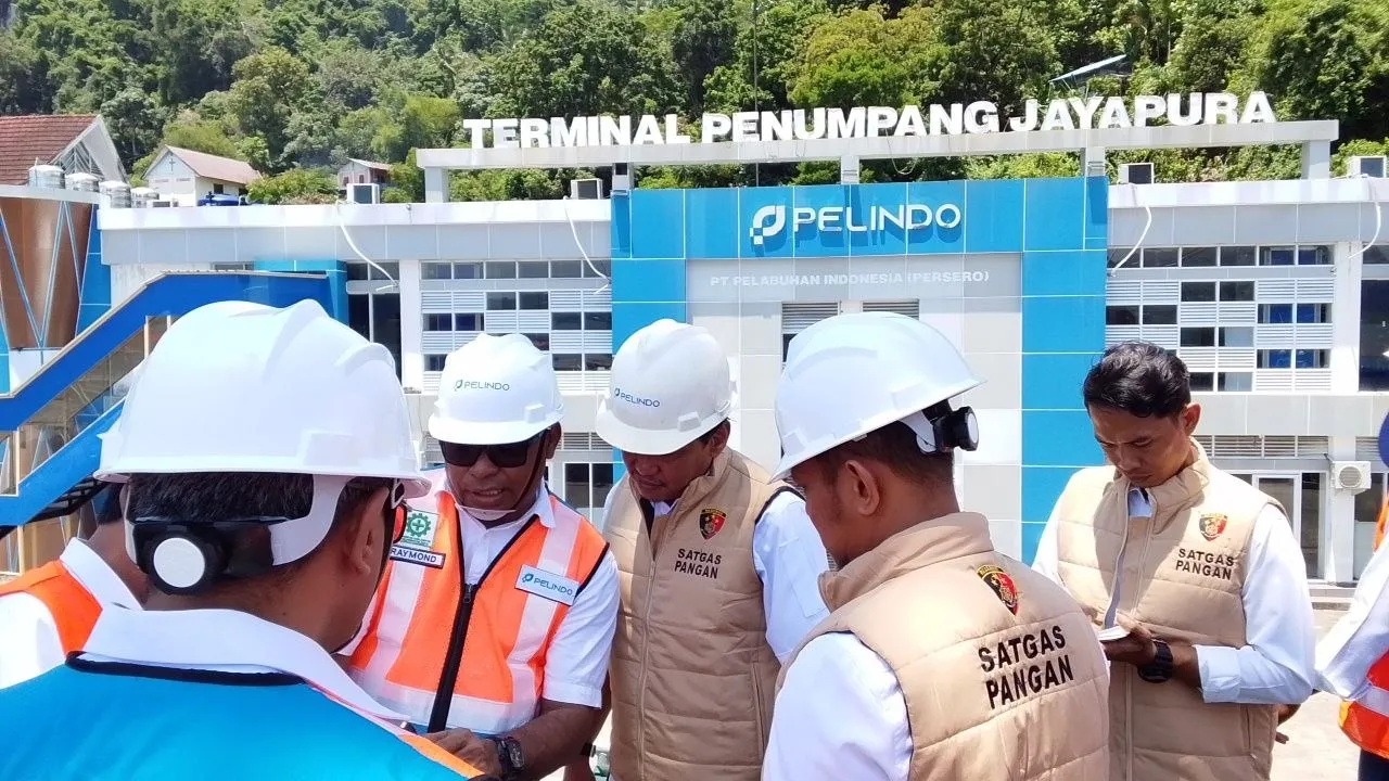 Viral Video Buruh Tanpa Baju Injak Beras Bulog, Begini Tanggapan Bulog Papua