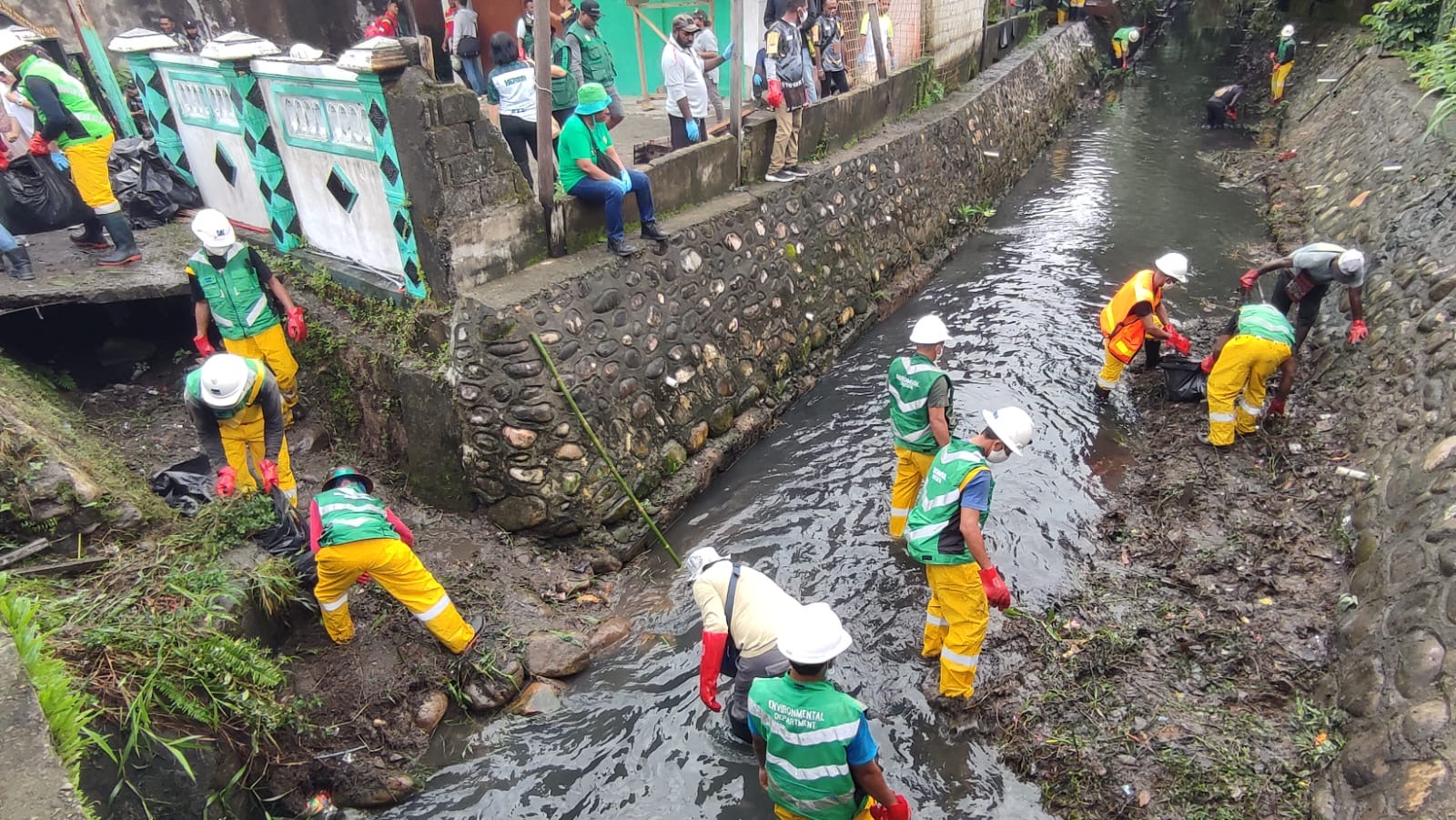 Freeport Dukung Pemkab Mimika Lakukan Aksi Bersih Kali | Fajar Papua